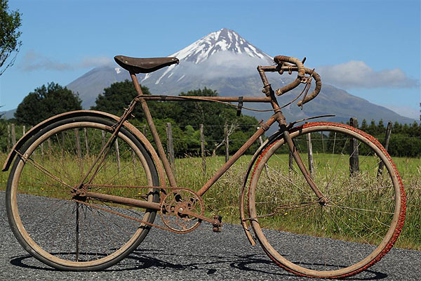 A BSA bike with wooden rims ridden in the inaugural 1911 Round the Mountain race.